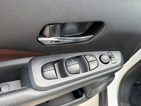 Certified 2021 Nissan Kicks SR FWD image 21