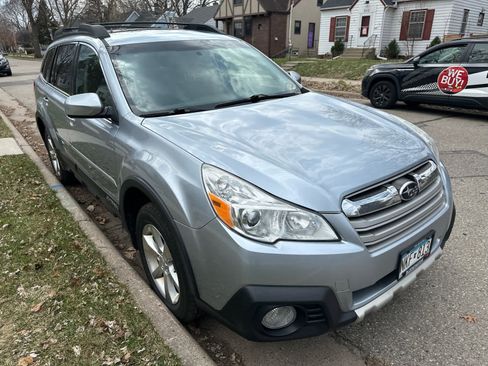 Used 2014 Subaru Outback 2.5i Limited image 9