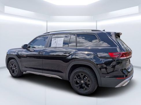 Certified 2025 Volkswagen Atlas Peak Edition SE AWD/4WD image 5