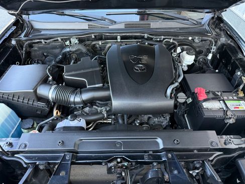 Used 2020 Toyota Tacoma SR image 23