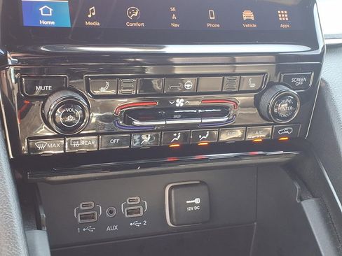 Used 2024 Jeep Grand Cherokee Limited image 13