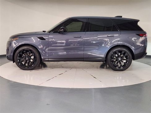 Used 2025 Land Rover Range Rover Sport SE image 5