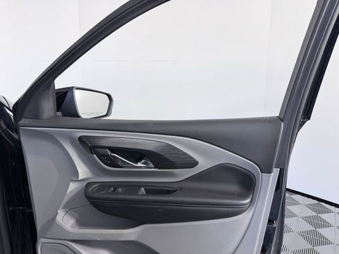 Used 2024 GMC Terrain SLT image 10