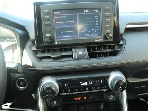 Used 2020 Toyota RAV4 XLE FWD image 21