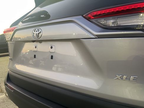 Used 2022 Toyota RAV4 XLE image 7