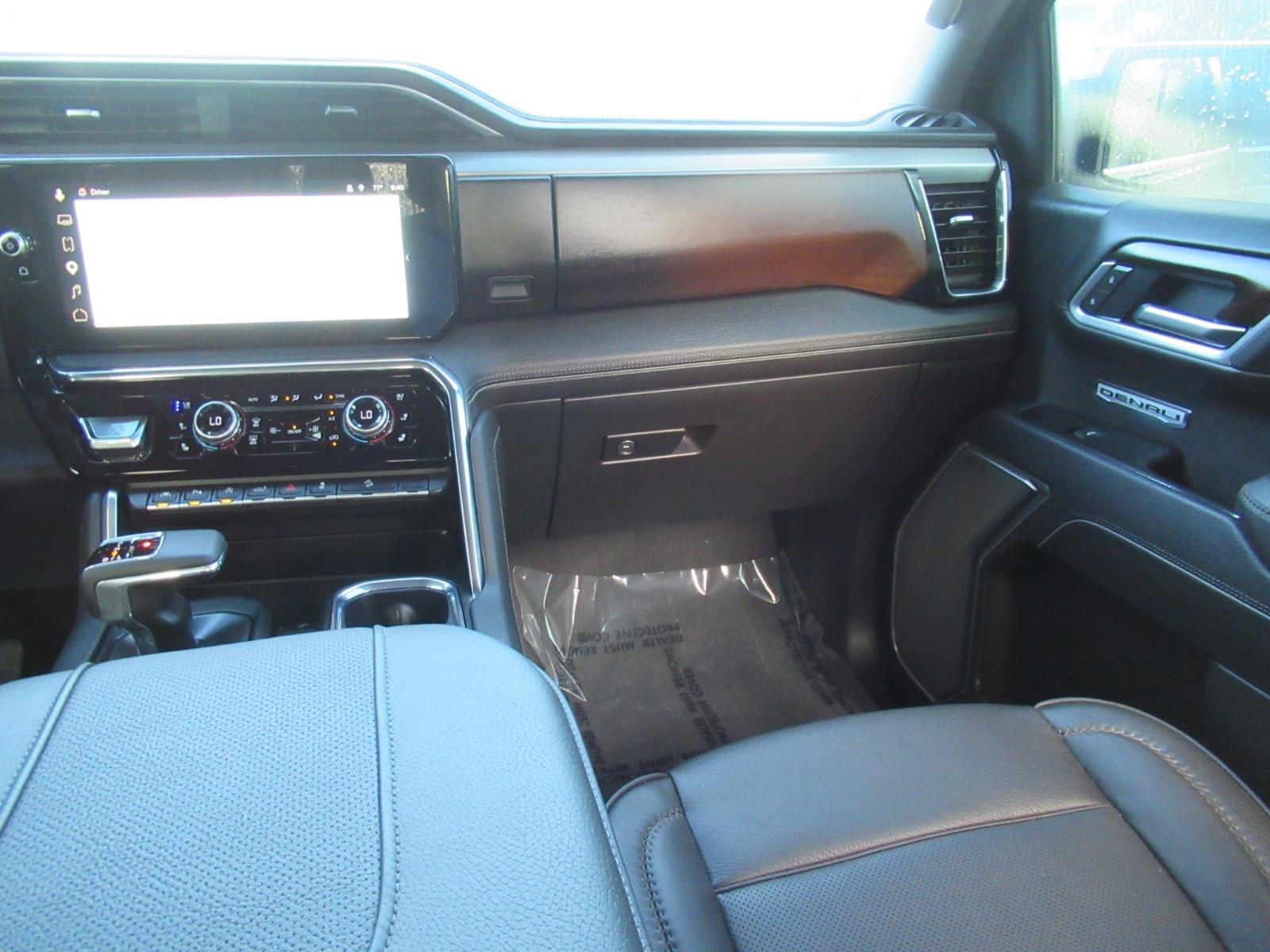 Used 2025 GMC Sierra 1500 Denali w/ Denali Reserve Package AWD/4WD image 16