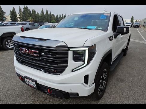 Used 2024 GMC Sierra 1500 AT4 w/ Technology Package AWD/4WD image 6