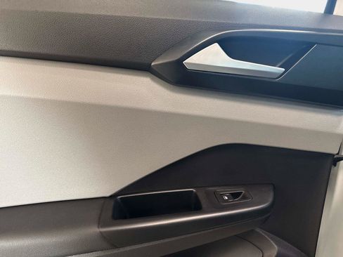 Certified 2022 Volkswagen Taos SE image 12