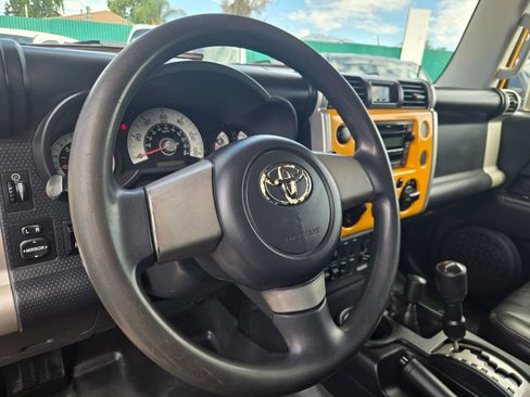 Used 2007 Toyota FJ Cruiser 4WD image 10