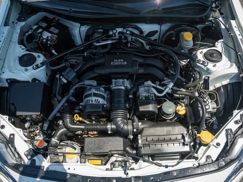 Used 2017 Toyota 86 RWD image 15