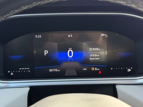 Used 2025 Volkswagen Taos SE image 40