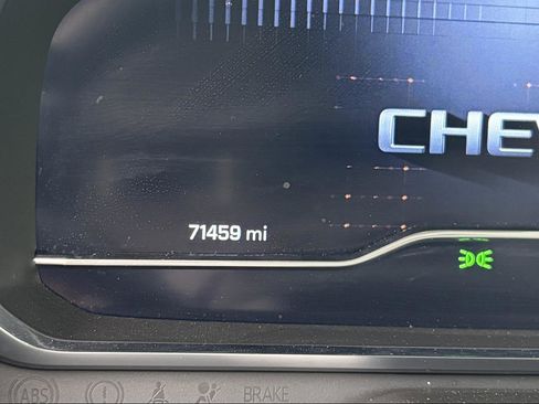 Used 2024 Chevrolet Suburban LT RWD image 18