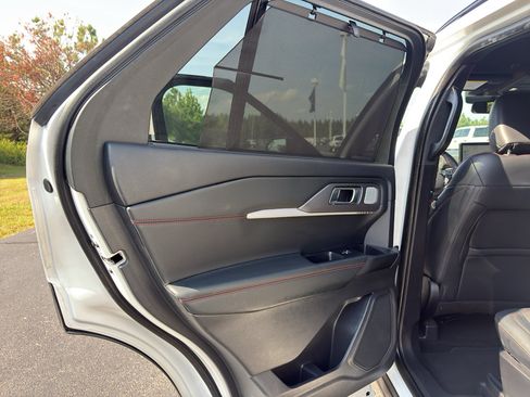 Used 2025 Ford Explorer ST RWD image 11