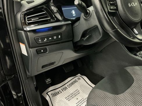 Used 2022 Kia Niro LXS w/ Digital Cluster Package image 17