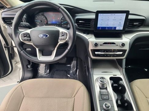 Used 2022 Ford Explorer XLT image 18