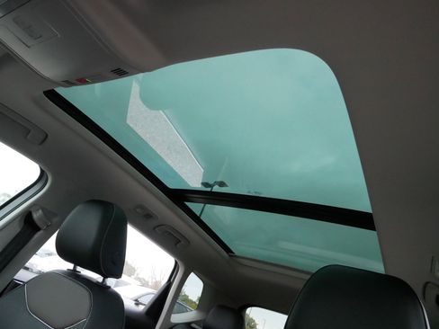 Used 2023 Volkswagen Taos SEL image 36