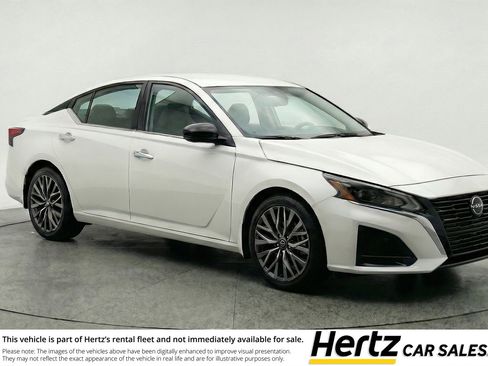Used 2025 Nissan Altima 2.5 SV FWD image 1