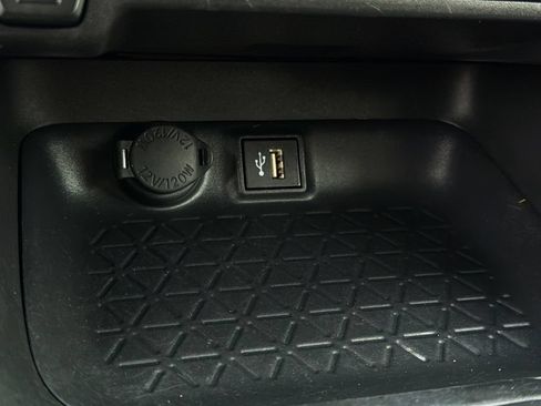 Used 2025 Toyota RAV4 XLE AWD/4WD image 30