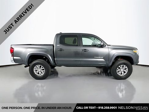 Used 2019 Toyota Tacoma SR5 AWD/4WD image 4