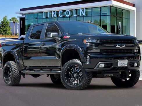 Used 2021 Chevrolet Silverado 1500 RST w/ Convenience Package II AWD/4WD image 2