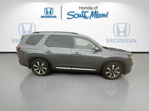 Certified 2025 Honda Pilot Touring image 8