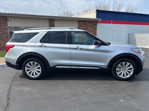 Used 2022 Ford Explorer Limited w/ Equipment Group 301A image 2