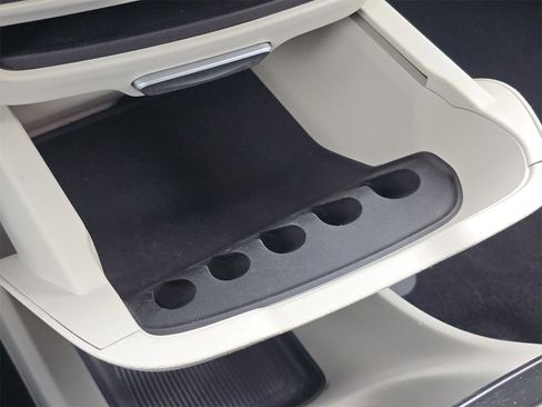 Used 2017 Chrysler Pacifica Touring-L image 31