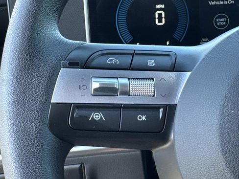 Certified 2025 Hyundai Santa Cruz SE image 9