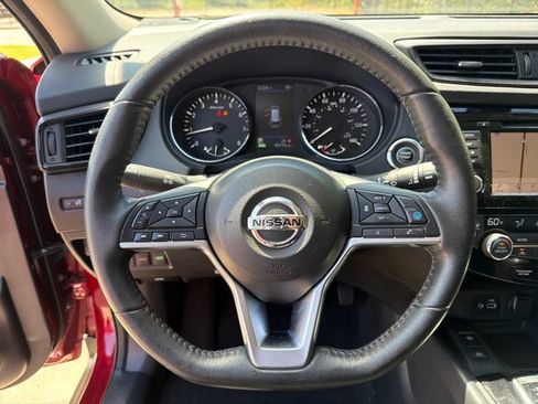 Used 2020 Nissan Rogue SV w/ Premium Package FWD image 17