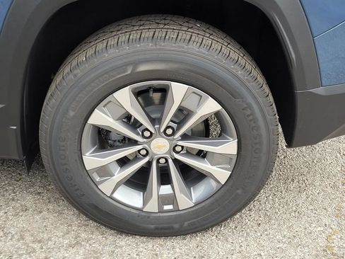 New 2026 Chevrolet Equinox LT w/ Convenience Package II FWD image 4