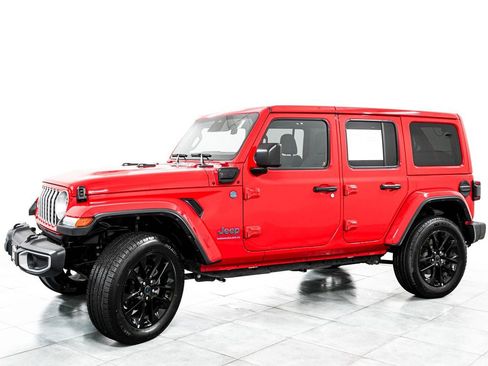 Used 2025 Jeep Wrangler Unlimited Sahara w/ Safety Group AWD/4WD image 4