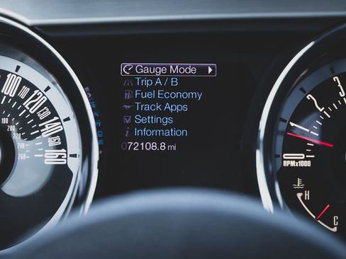 Used 2013 Ford Mustang GT Premium w/ Electronics Pkg RWD image 9
