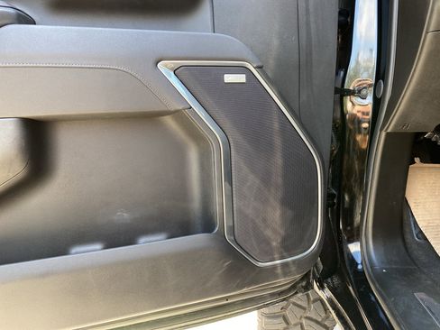 Used 2025 GMC Sierra 2500 SLT w/ SLT Convenience Package image 25