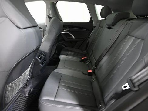 Used 2025 Audi Q5 Premium Plus w/ Premium Plus AWD/4WD image 9