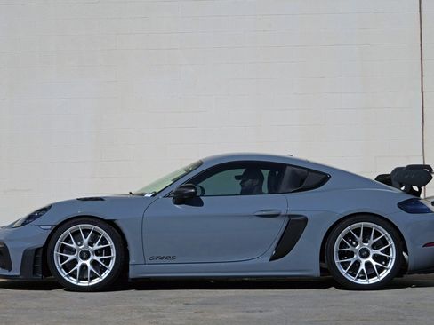 Used 2025 Porsche 718 Cayman GT4 RS w/ Weissach Package RWD image 9
