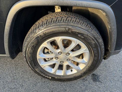 Certified 2021 Jeep Grand Cherokee Laredo image 15