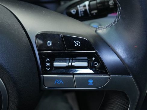 Used 2023 Hyundai Elantra Limited image 37