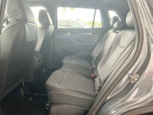 New 2026 Volkswagen Tiguan SE R-Line image 40