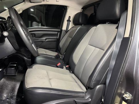 Used 2017 Nissan Titan S image 9