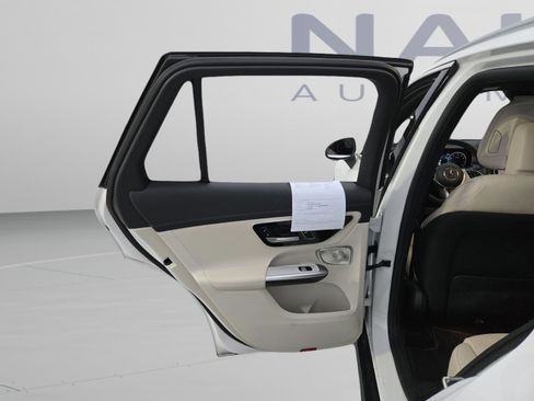 Used 2024 Mercedes-Benz GLC 300 image 17