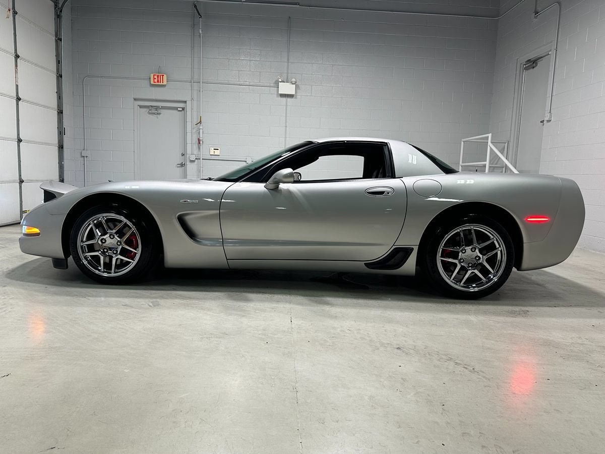 Used 2004 Chevrolet Corvette Z06 w/ Memory Package RWD image 17