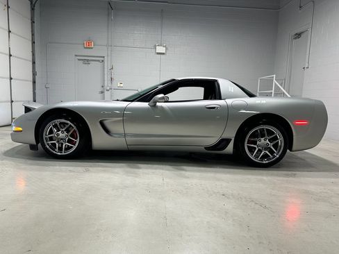 Used 2004 Chevrolet Corvette Z06 w/ Memory Package RWD image 17