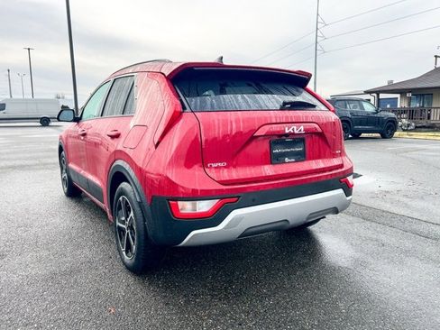 Used 2024 Kia Niro EX image 8