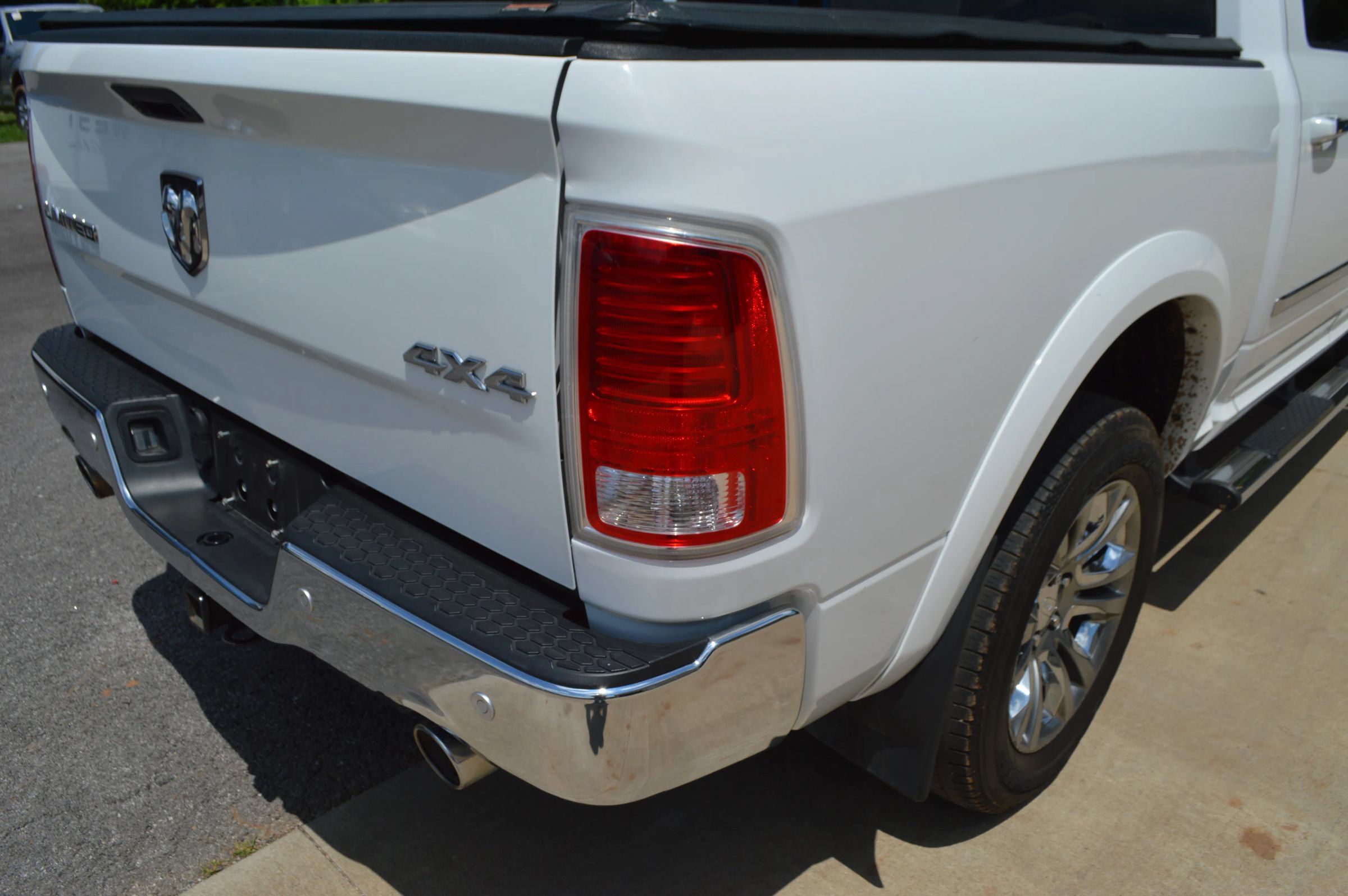 Used 2015 RAM 1500 Limited AWD/4WD image 11