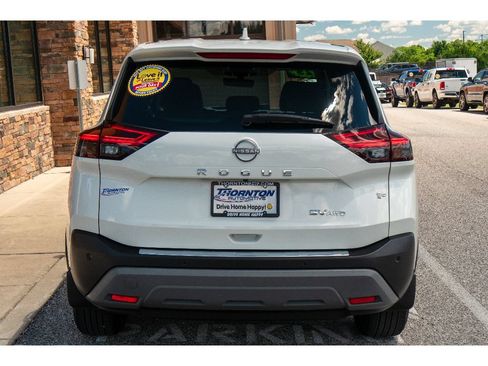 Used 2023 Nissan Rogue SV AWD/4WD image 4