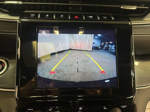 Used 2023 Jeep Grand Cherokee Altitude image 22