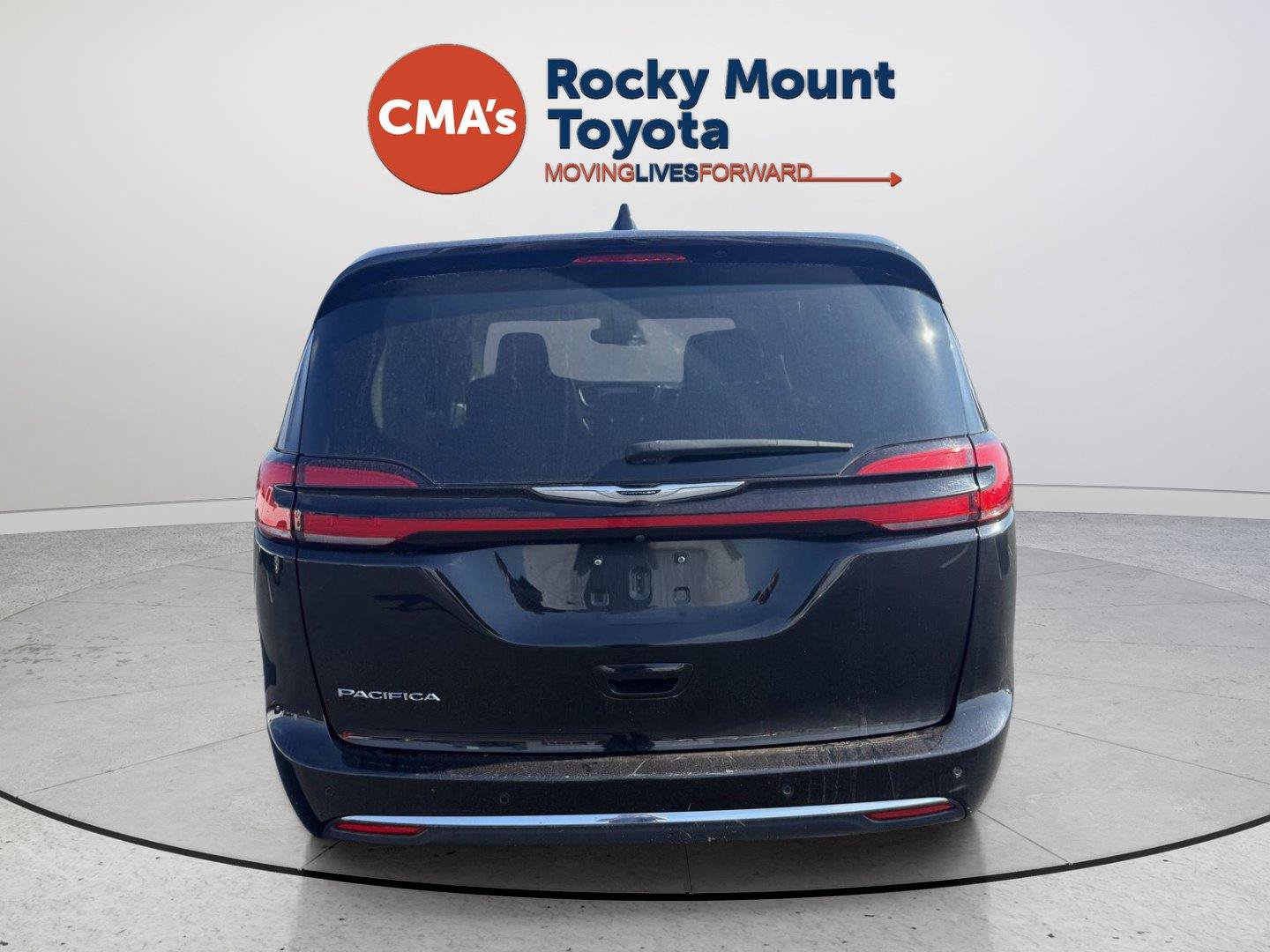 Used 2024 Chrysler Pacifica Touring-L FWD image 6