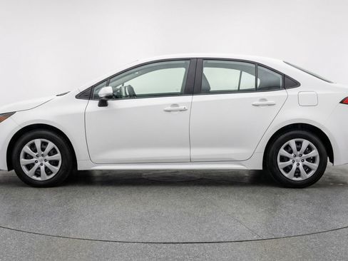 Used 2025 Toyota Corolla LE FWD image 5