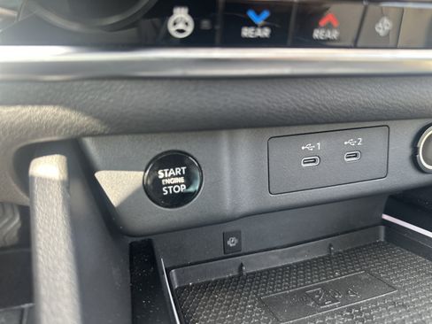 Used 2025 Nissan Rogue SL w/ Tech Package FWD image 15