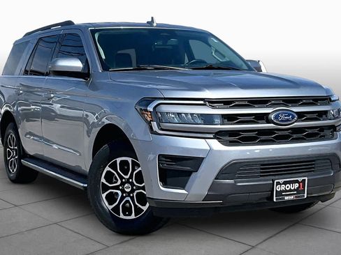 Used 2023 Ford Expedition XLT RWD image 3